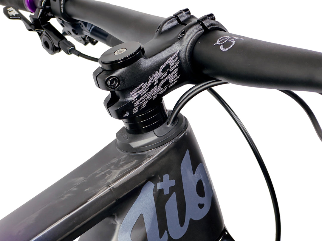 The Jibe Jester headset and stem setup